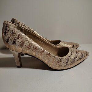 Clarks Women's Illeana Tulip Pumps Dusty Rose Metallic Shimmer Suede Leather 8